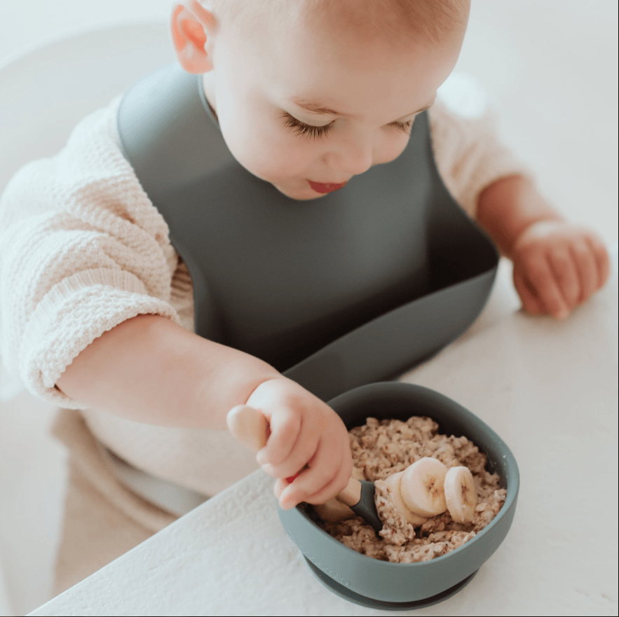 When Should Babies Start Wearing Bibs? A Safe, Age-by-Age Guide for New Parents - Paperclip 