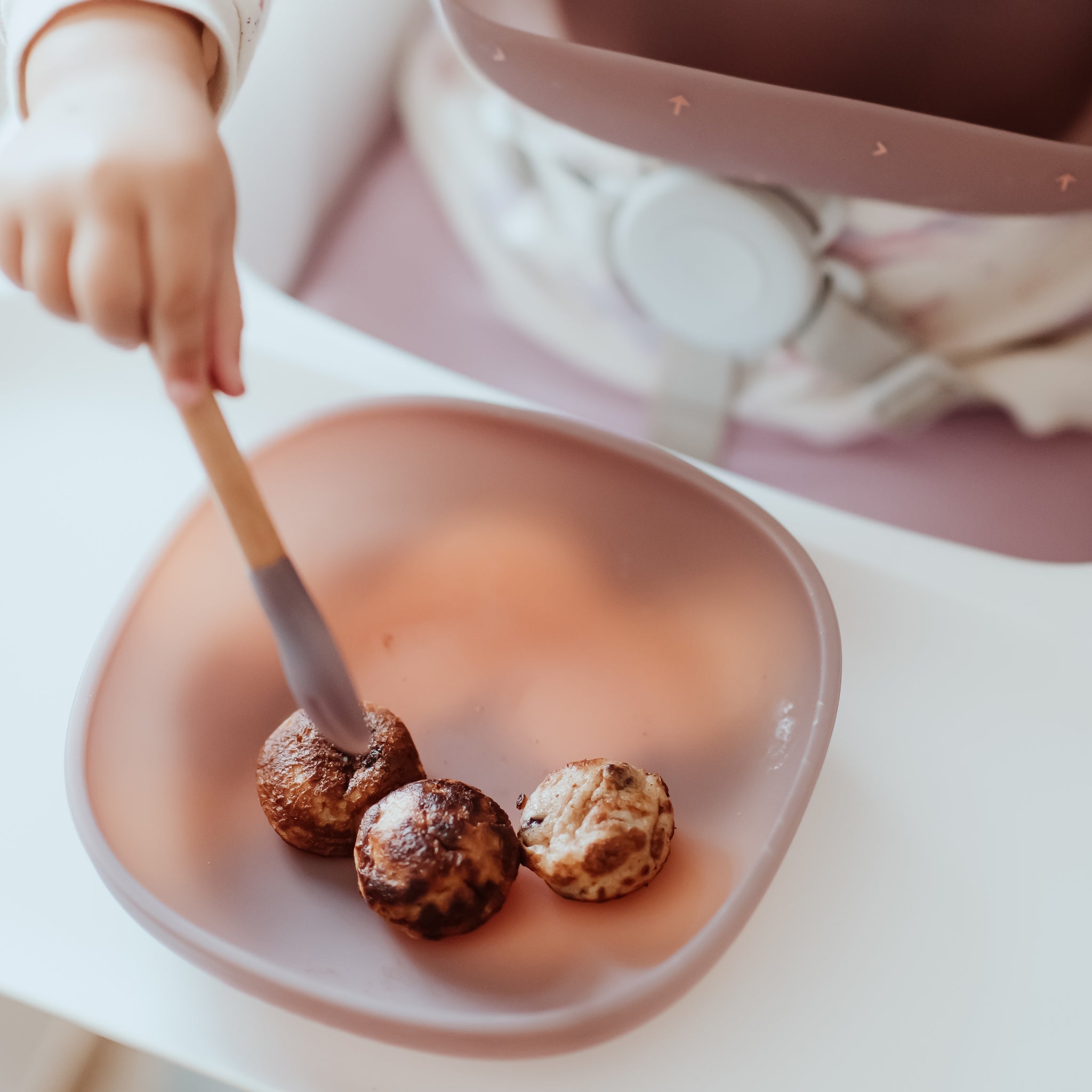 Color Changing Suction Plate - Paperclip